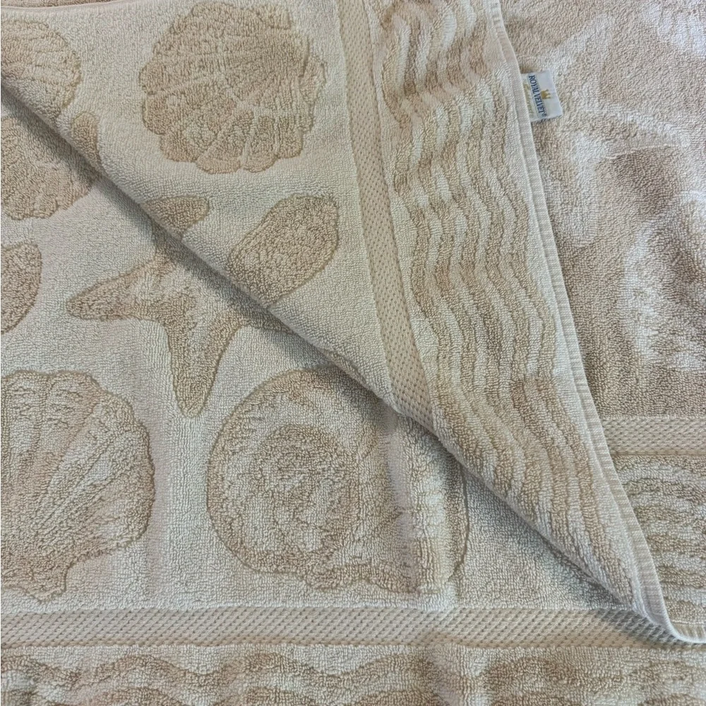 FIELDCREST - Royal Velvet - Beach & Shell & Starfish Pattern - Large Bath Towel